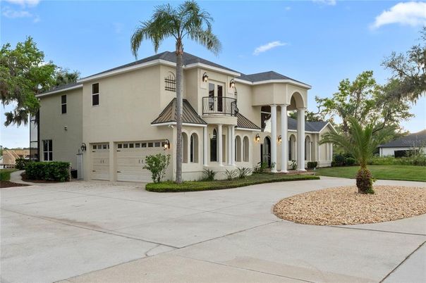 Attached, Exterior, Facade, Mediterranean