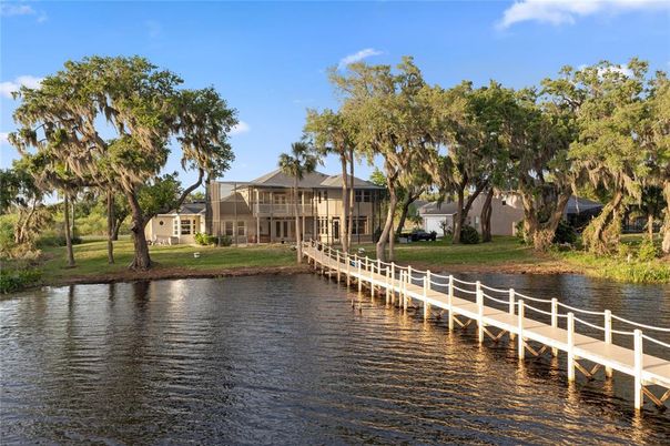 Exterior, Lake
