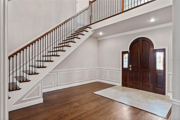 Interior, Recessed Lighting, Wood Texture Flooring