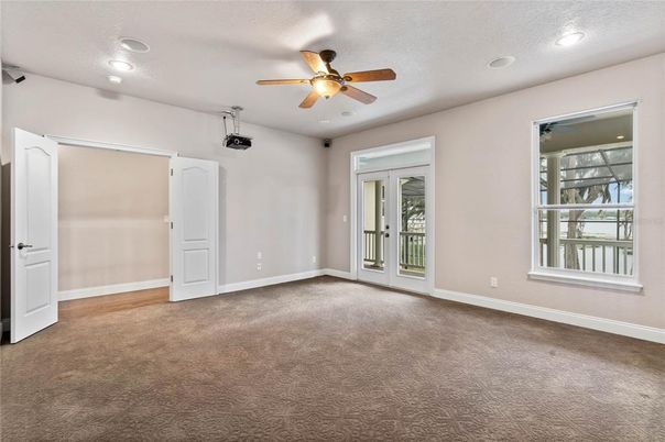 Empty room, Interior, Recessed Lighting