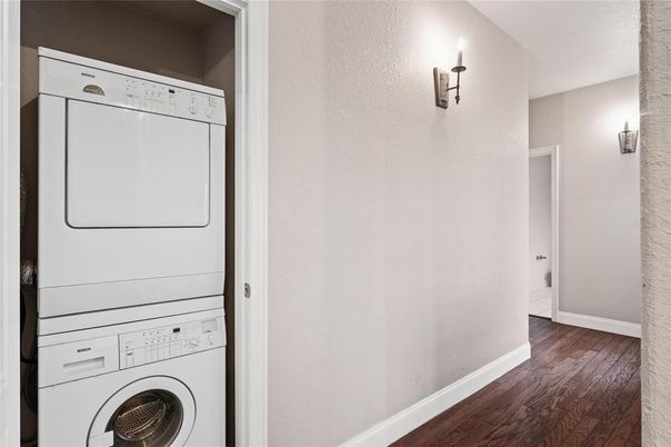 Interior, Utility Closets, Washer, Wood Texture Flooring