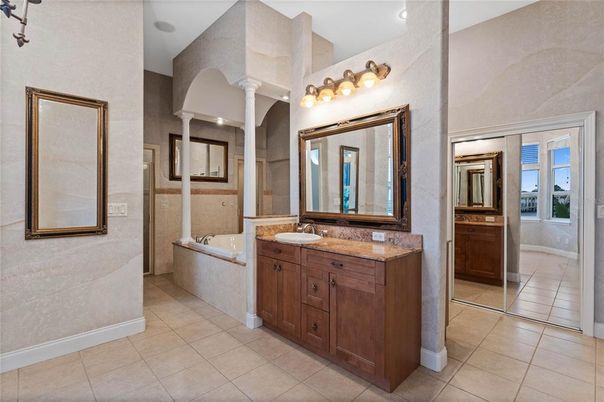 Bathroom, Dual Sink Vanities, Interior, Recessed Lighting