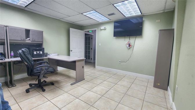 Home Office, Interior