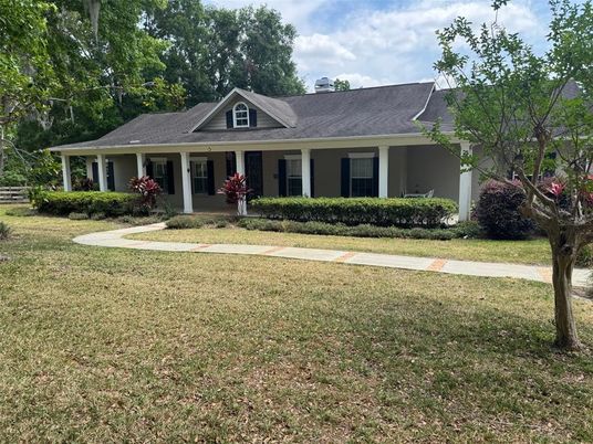 Backyard, Exterior, Facade, Ranch