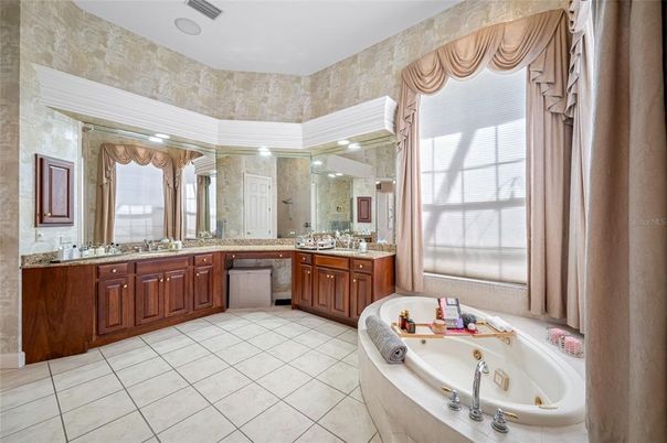 Bathroom, Dual Sink Vanities, Interior