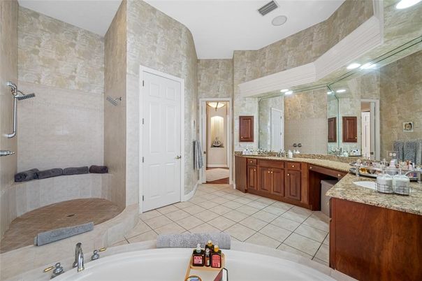 Bathroom, Dual Sink Vanities, Interior, Recessed Lighting