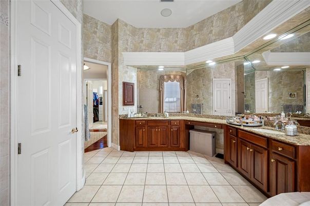 Bathroom, Dual Sink Vanities, Interior, Recessed Lighting