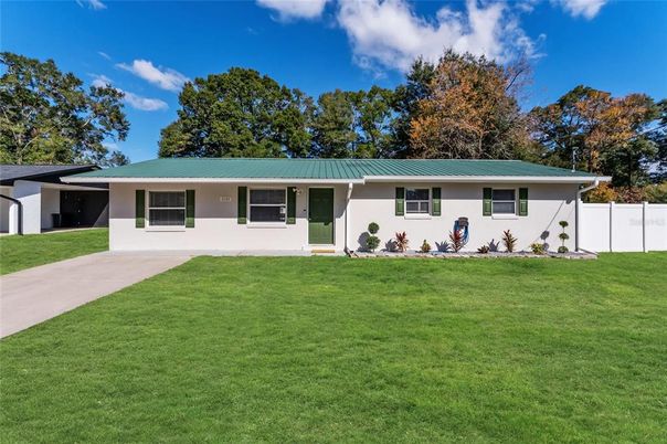 Backyard, Exterior, Facade, Ranch