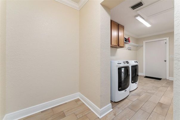 Interior, Washer, Wood Texture Flooring