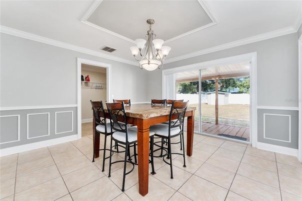 Chandelier, Dining room, Interior
