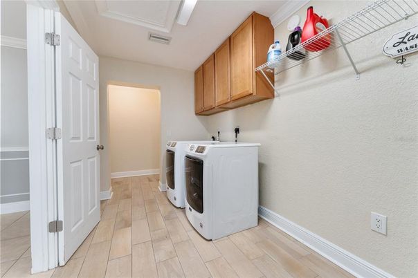 Interior, Washer, Wood Texture Flooring