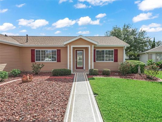 Exterior, Facade, Ranch