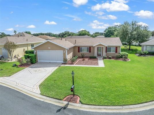 Attached, Exterior, Facade, Ranch