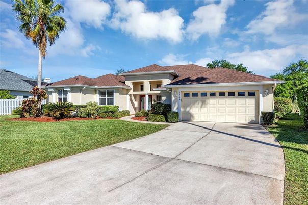Attached, Exterior, Facade, Mediterranean