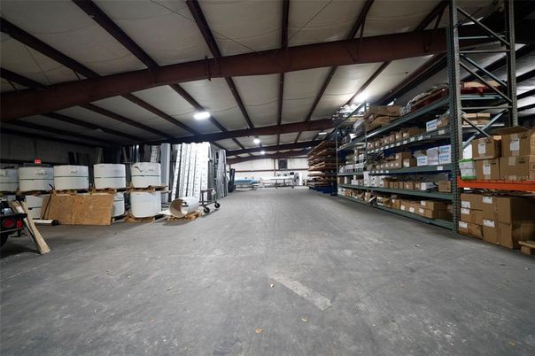 Garage, Interior, Wooden Beams