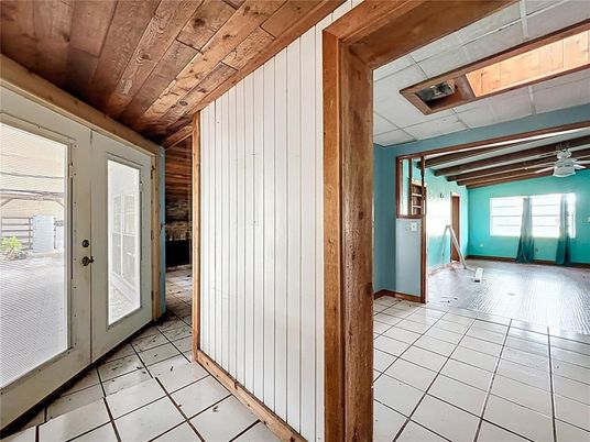 Empty room, Interior, Wooden Ceilings, Wooden Walls