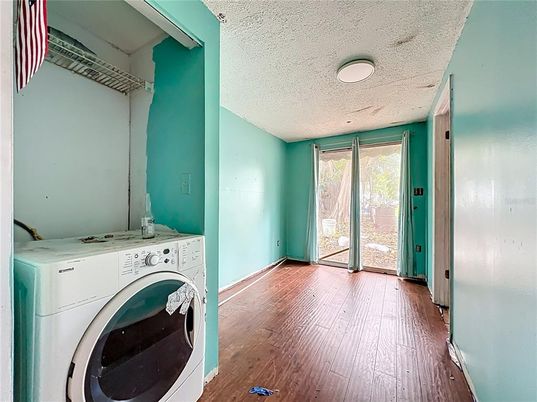 Interior, Washer, Wood Texture Flooring