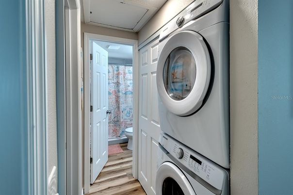Interior, Utility Closets, Washer, Wood Texture Flooring