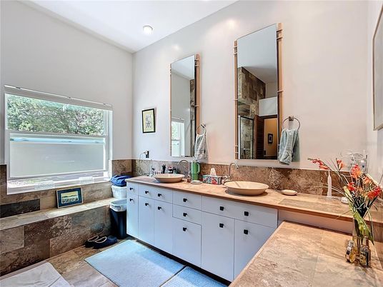 Bathroom, Dual Sink Vanities, Interior, Recessed Lighting