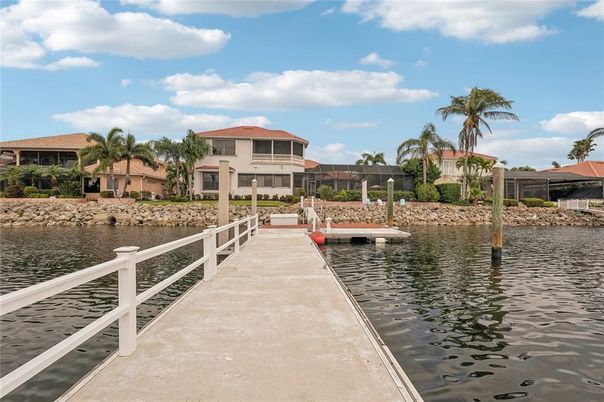 Exterior, Lake