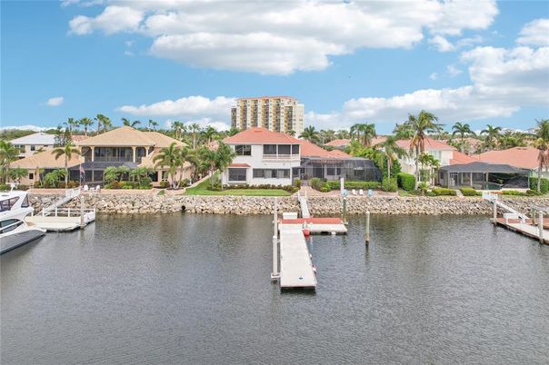 Exterior, Lake