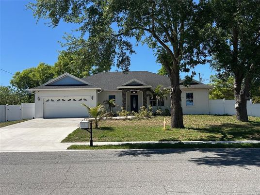 Attached, Exterior, Facade, Ranch
