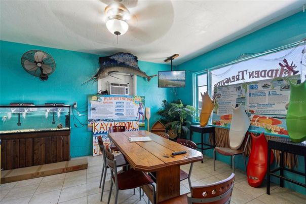 Dining room, Interior