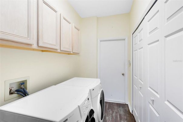 Interior, Washer, Wood Texture Flooring