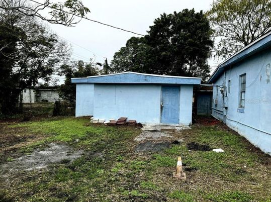 Backyard, Exterior