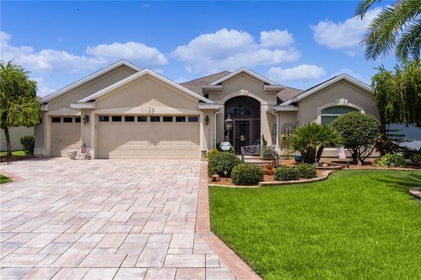 Attached, Exterior, Facade, American Craftsman