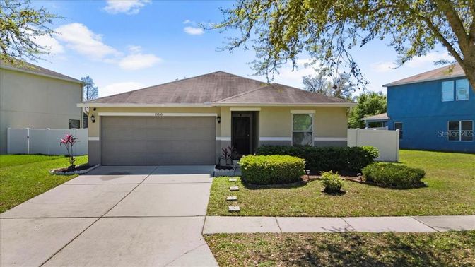 Attached, Exterior, Facade, Ranch