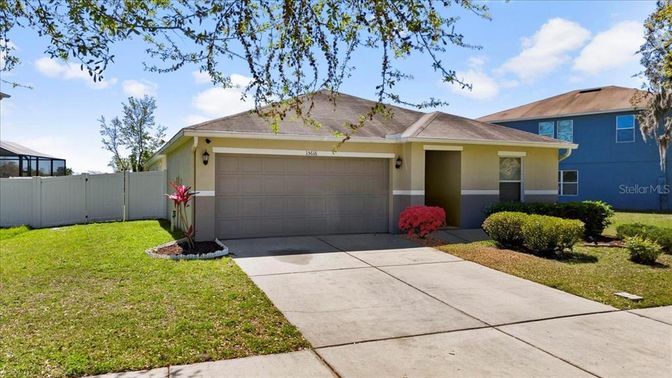 Attached, Exterior, Facade, Ranch