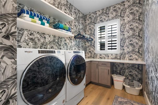 Interior, Washer, Wood Texture Flooring