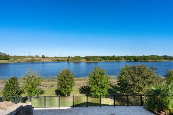 Exterior, Lake