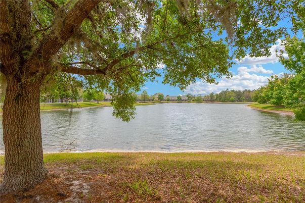 Exterior, Lake