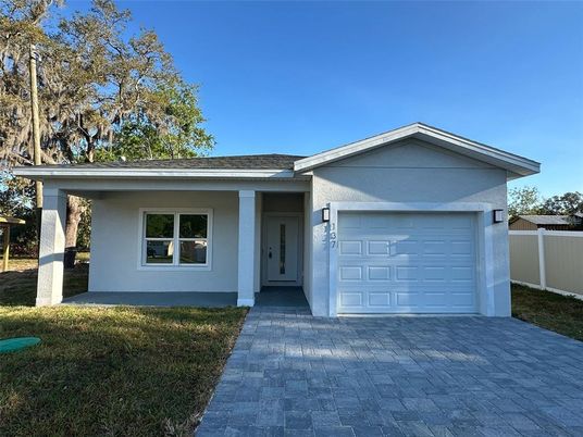 Attached, Exterior, Facade, Ranch