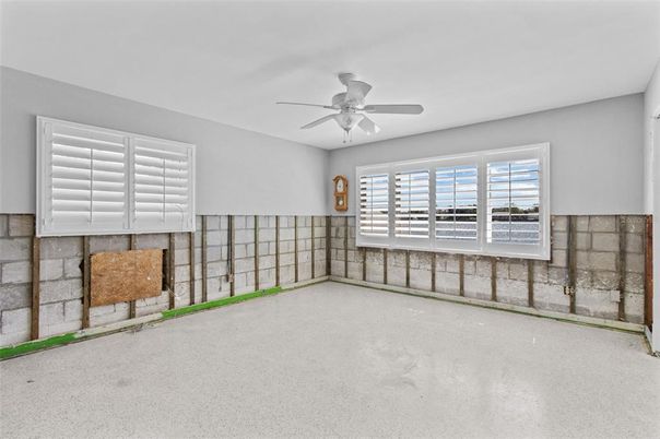 Empty room, Interior