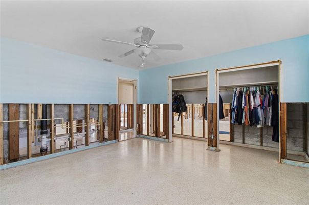 Empty room, Interior, Walk-in Closets