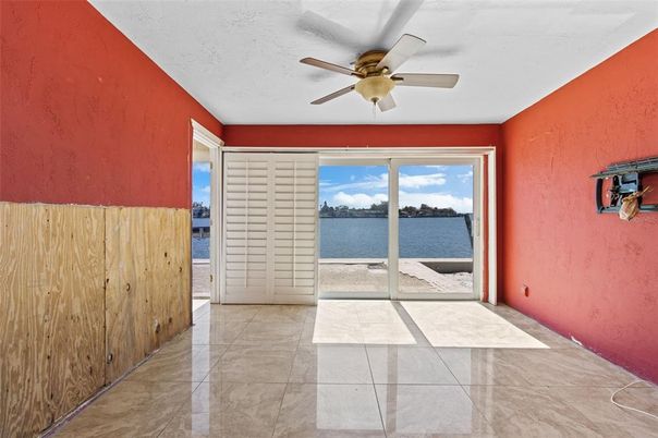 Empty room, Interior, Water