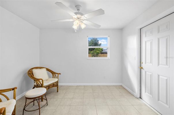 Empty room, Interior