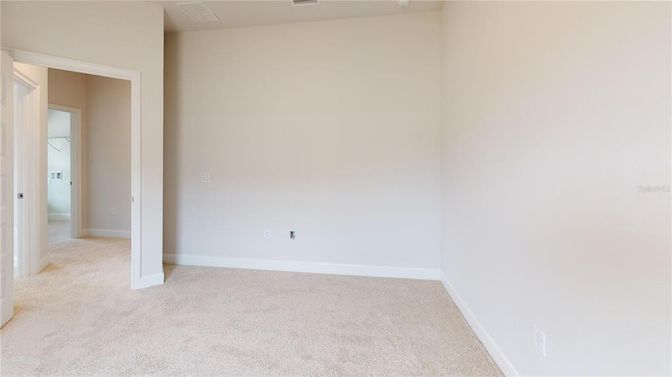 Empty room, Interior