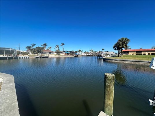 Exterior, Lake