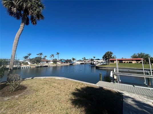 Exterior, Lake