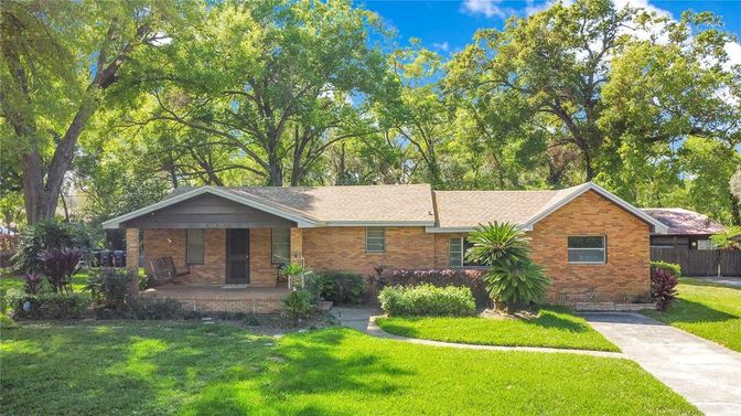 Exterior, Facade, Brick Facade, Ranch