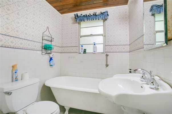 Bathroom, Free Standing Baths, Interior