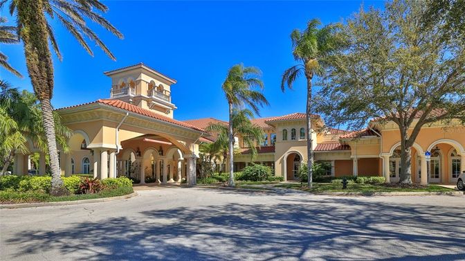 Exterior, Facade, Mediterranean