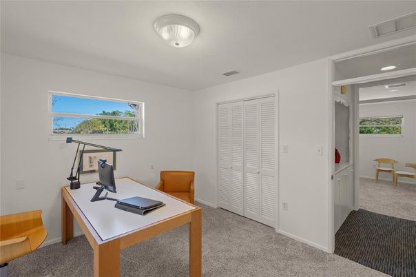 Home Office, Interior