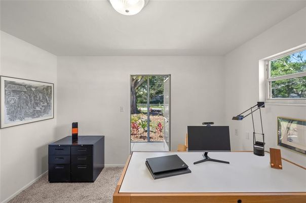 Home Office, Interior