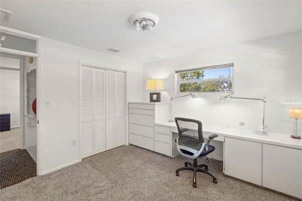 Home Office, Interior
