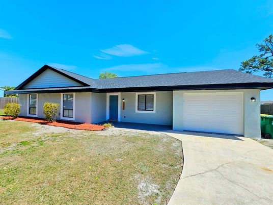 Attached, Exterior, Facade, Ranch
